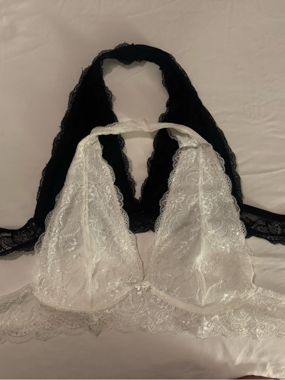 SHEIN Contrast Lace Halter Bralette - White & Black